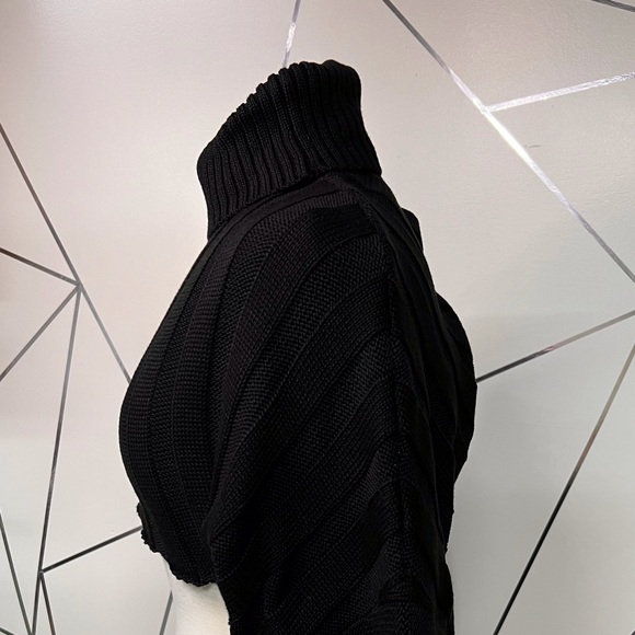 Cropped Turtleneck Knit Sweater - Picture 5 of 8